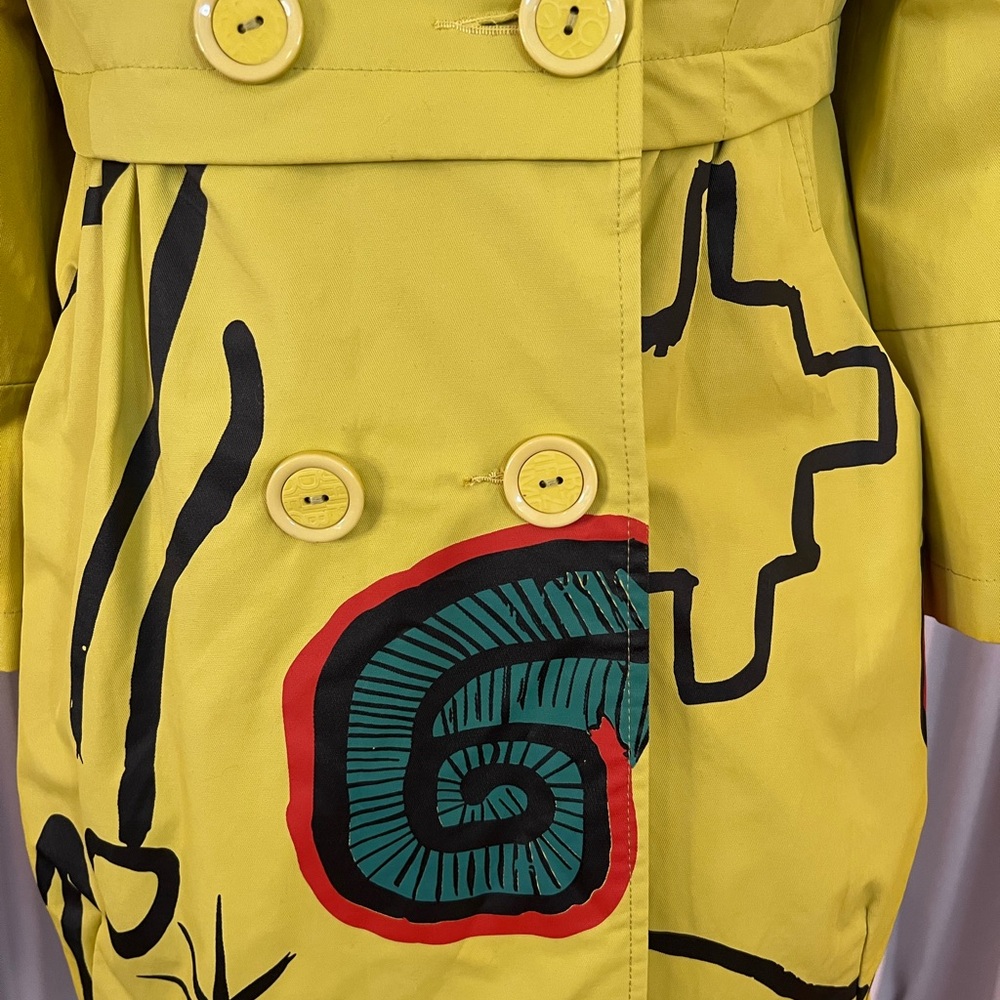 Unique chartreuse trench coat and 3/4 sleeves.Bold graffiti pattern. Size 4 - Picture 2 of 10